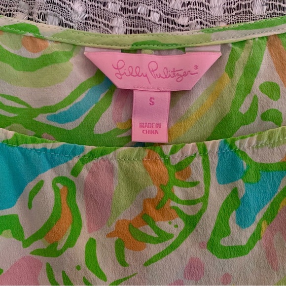 Lilly Pulitzer 100% Silk Green and Blue Tropical Short Sleeve Blouse - Picture 3 of 5